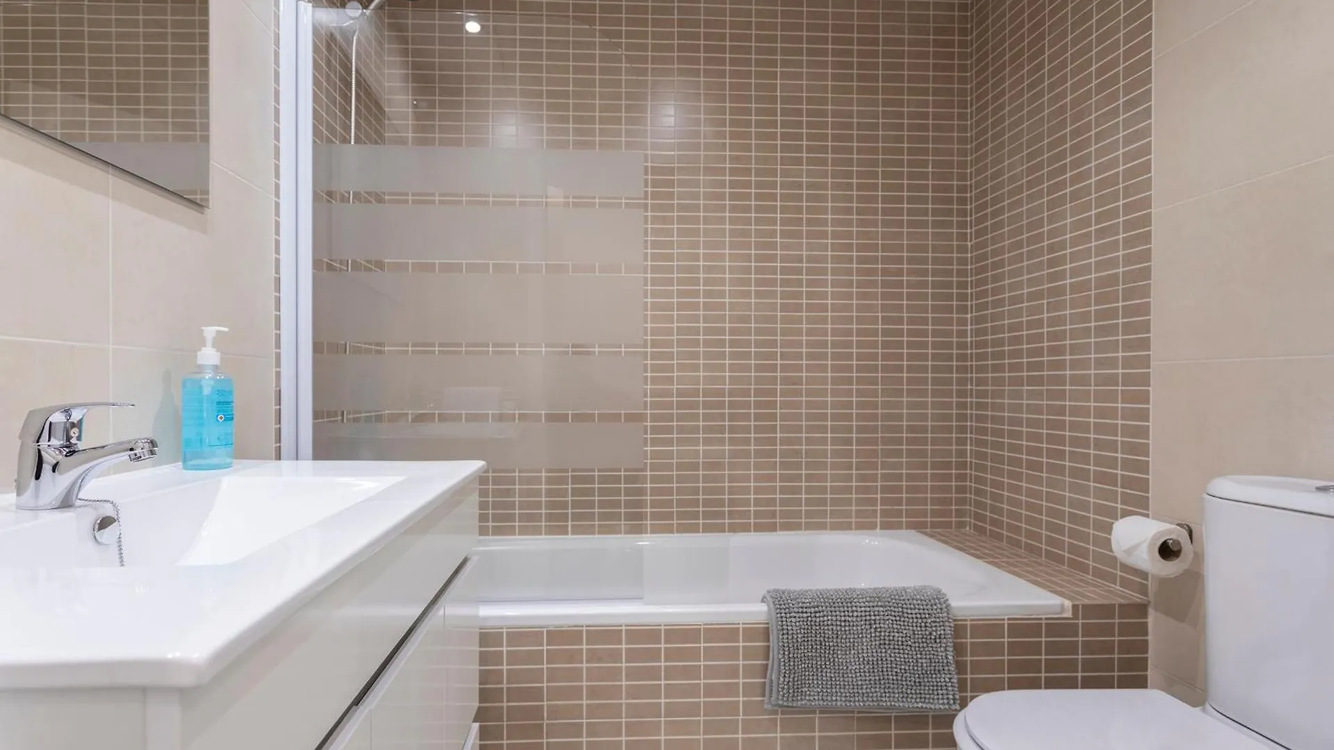 Malaga Rivas 34 Suites Homes 3*,
